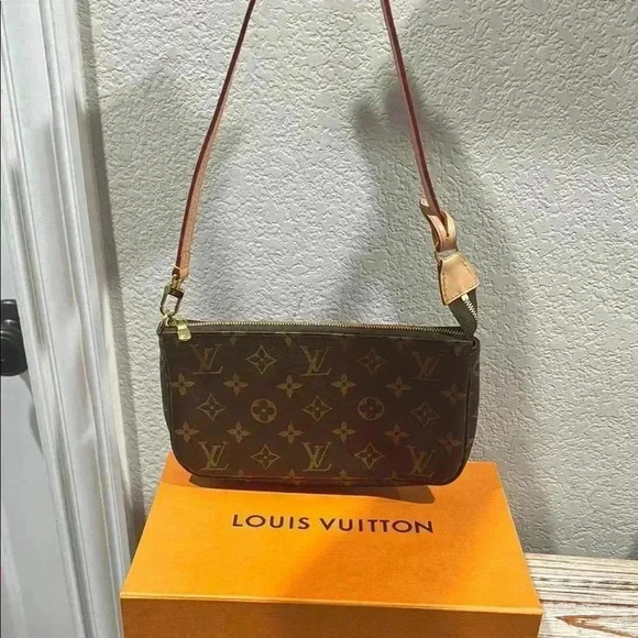 Louis Vuitton Brown Monogram Women's Bag - Picture 1 of 7